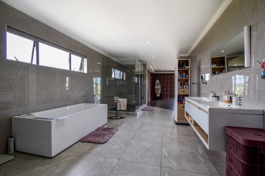 5 Bedroom Property for Sale in Blue Valley Golf Estate Gauteng