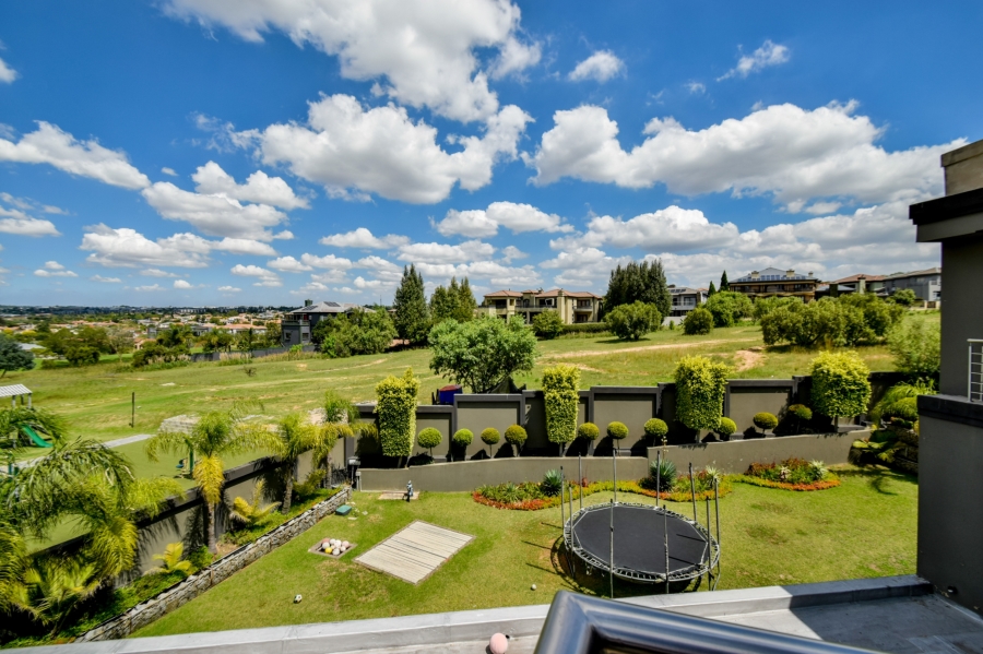 5 Bedroom Property for Sale in Blue Valley Golf Estate Gauteng