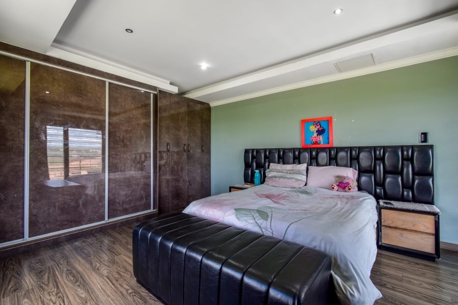 5 Bedroom Property for Sale in Blue Valley Golf Estate Gauteng