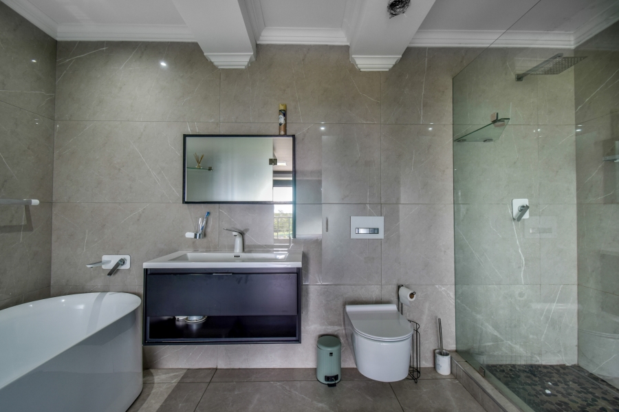 5 Bedroom Property for Sale in Blue Valley Golf Estate Gauteng