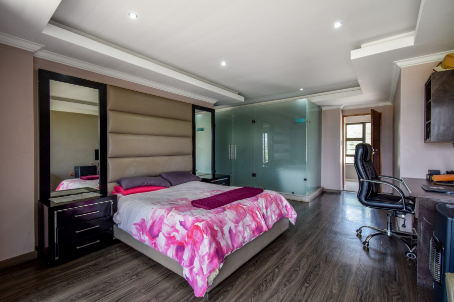 5 Bedroom Property for Sale in Blue Valley Golf Estate Gauteng