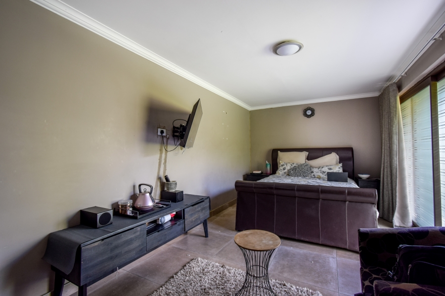 5 Bedroom Property for Sale in Blue Valley Golf Estate Gauteng