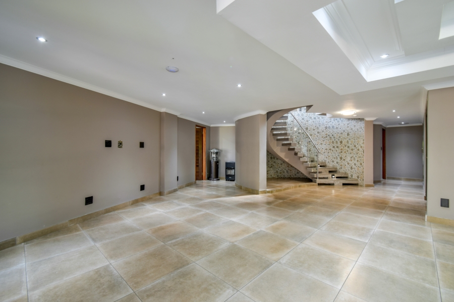 5 Bedroom Property for Sale in Blue Valley Golf Estate Gauteng