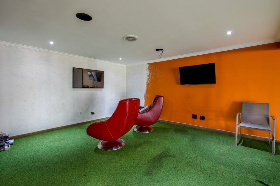 5 Bedroom Property for Sale in Blue Valley Golf Estate Gauteng