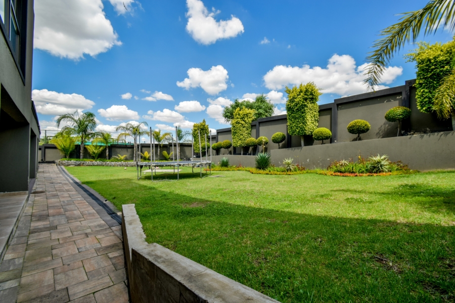 5 Bedroom Property for Sale in Blue Valley Golf Estate Gauteng