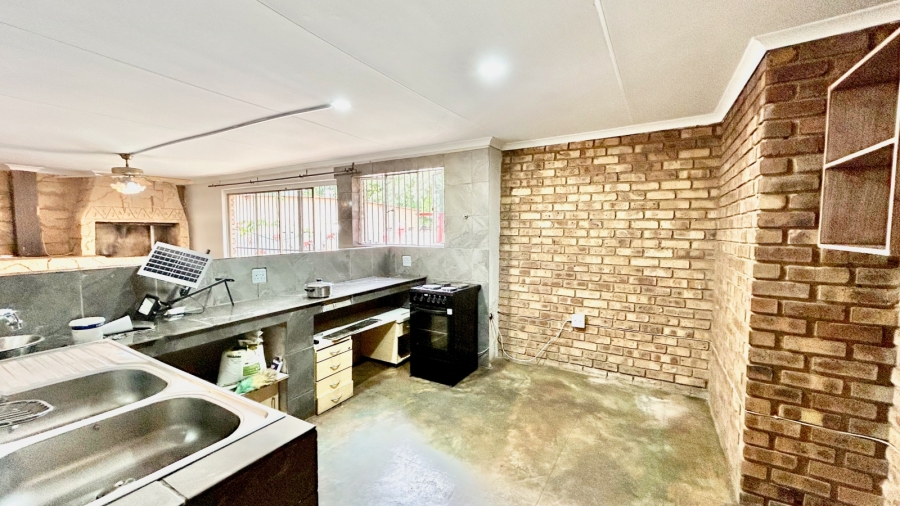 To Let 5 Bedroom Property for Rent in Pretoria North Gauteng