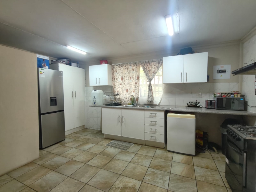 To Let 2 Bedroom Property for Rent in Highbury Gauteng