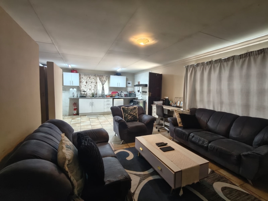 To Let 2 Bedroom Property for Rent in Highbury Gauteng