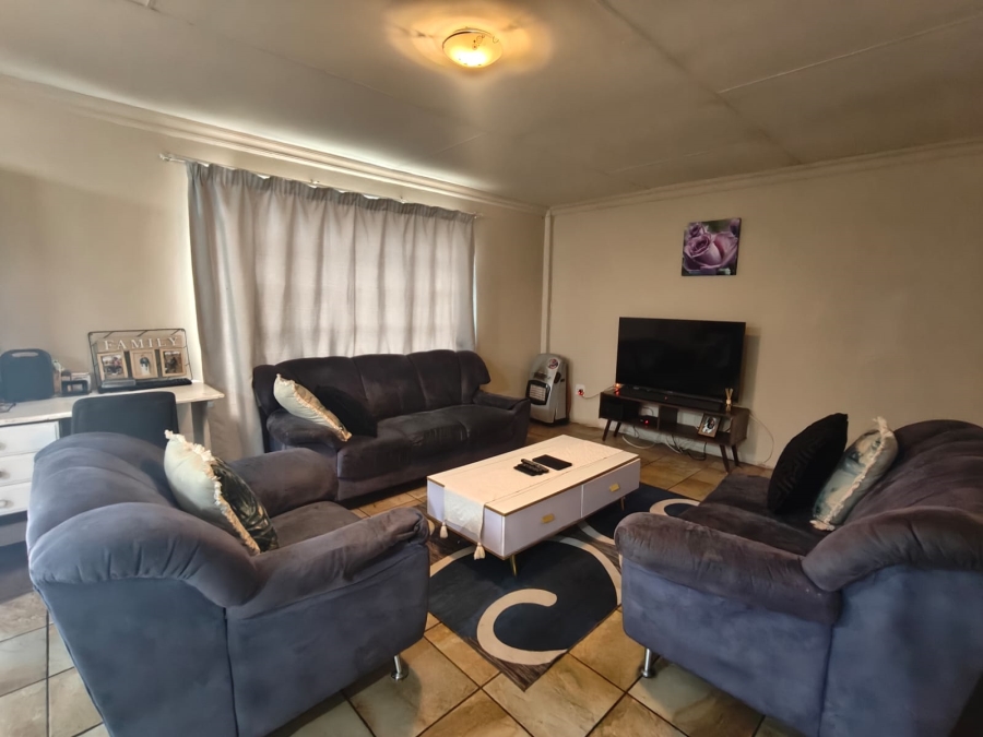 To Let 2 Bedroom Property for Rent in Highbury Gauteng