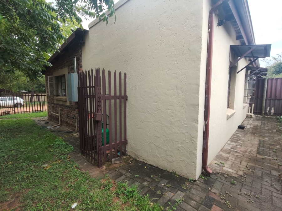 To Let 2 Bedroom Property for Rent in Highbury Gauteng