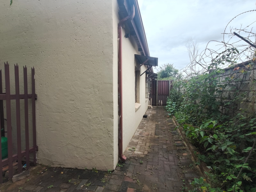 To Let 2 Bedroom Property for Rent in Highbury Gauteng