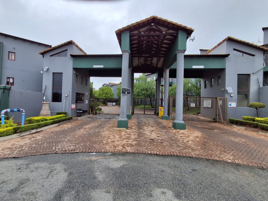 2 Bedroom Property for Sale in Honeydew Grove Gauteng