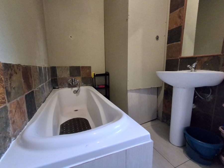 2 Bedroom Property for Sale in Honeydew Grove Gauteng