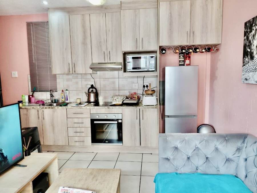 2 Bedroom Property for Sale in Buccleuch Gauteng