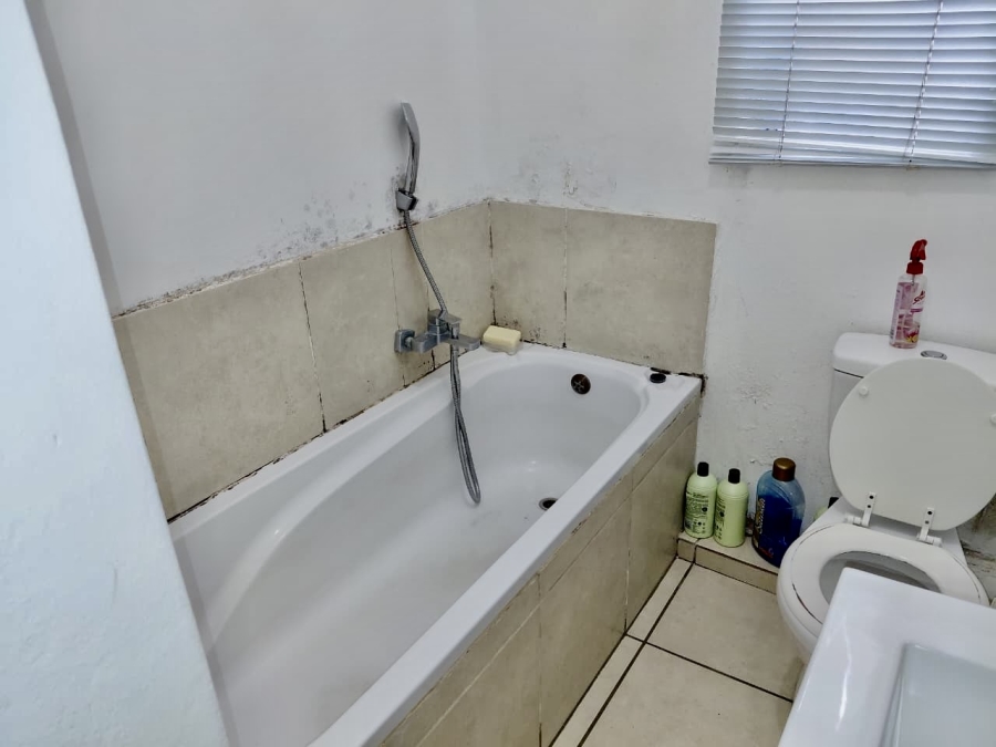 2 Bedroom Property for Sale in Buccleuch Gauteng