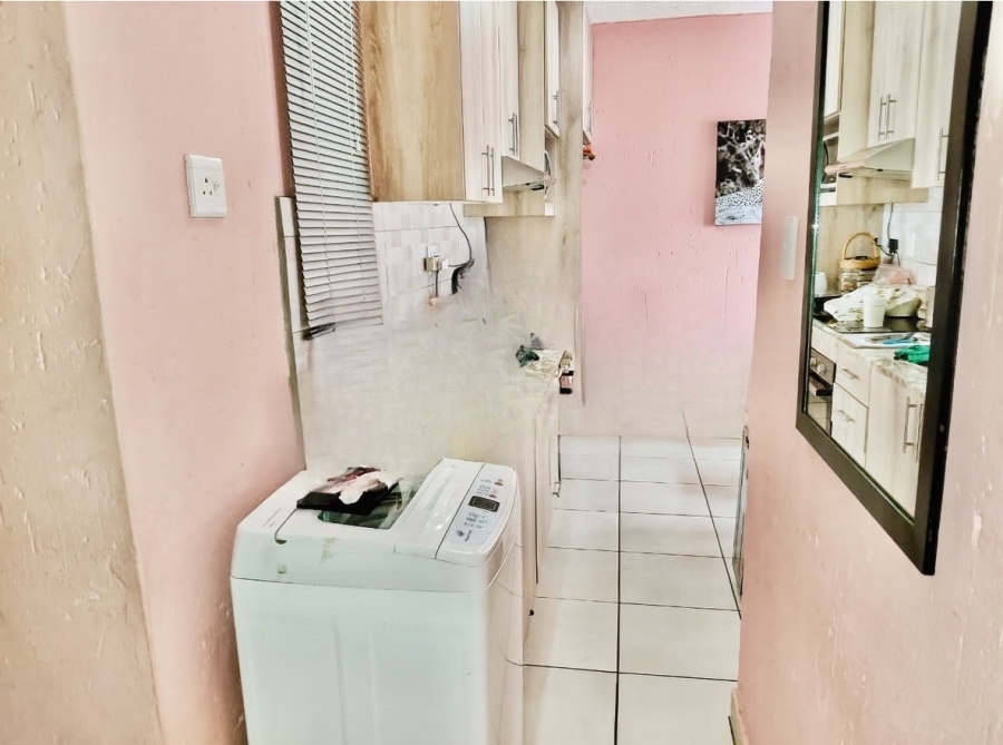 2 Bedroom Property for Sale in Buccleuch Gauteng