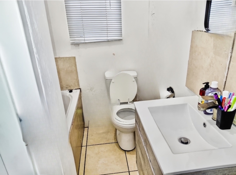 2 Bedroom Property for Sale in Buccleuch Gauteng