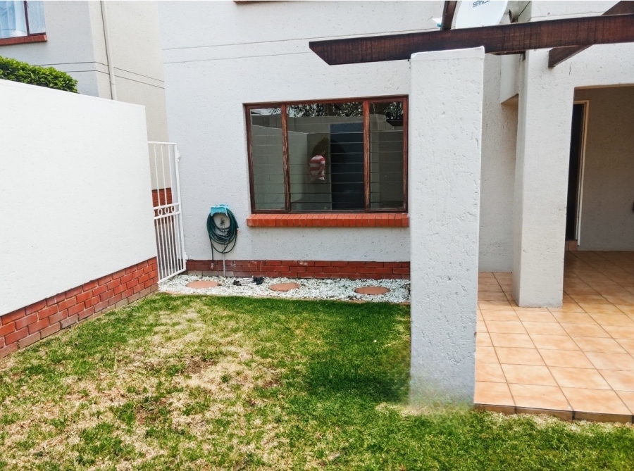 To Let 2 Bedroom Property for Rent in Sunninghill Gauteng