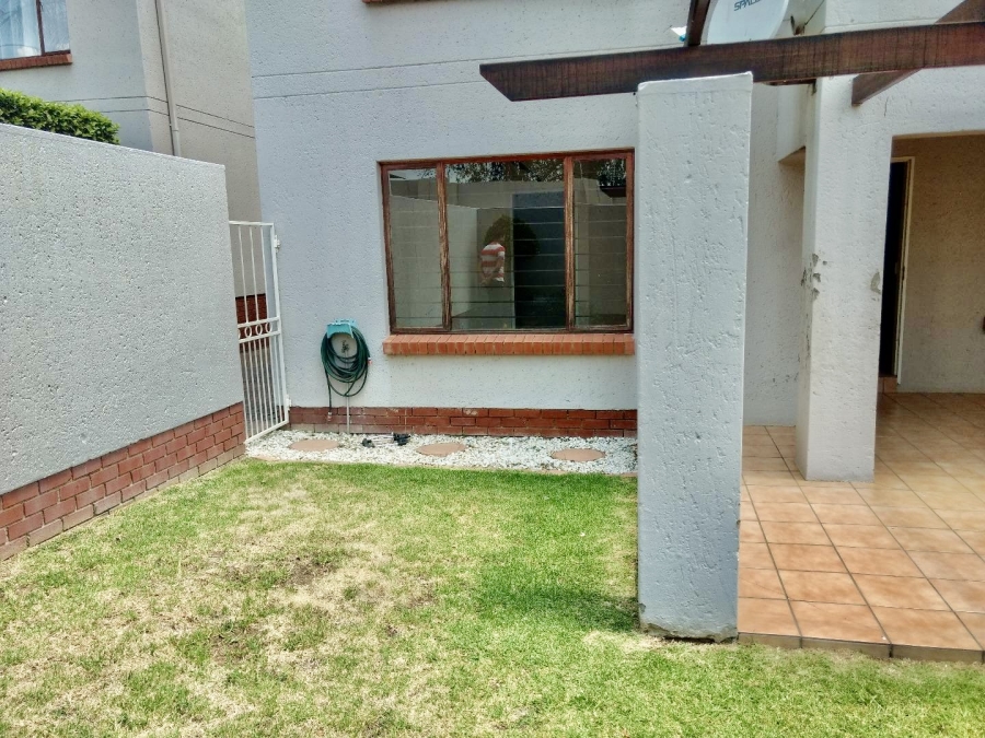 2 Bedroom Property for Sale in Sunninghill Gauteng