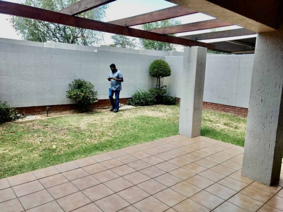 2 Bedroom Property for Sale in Sunninghill Gauteng
