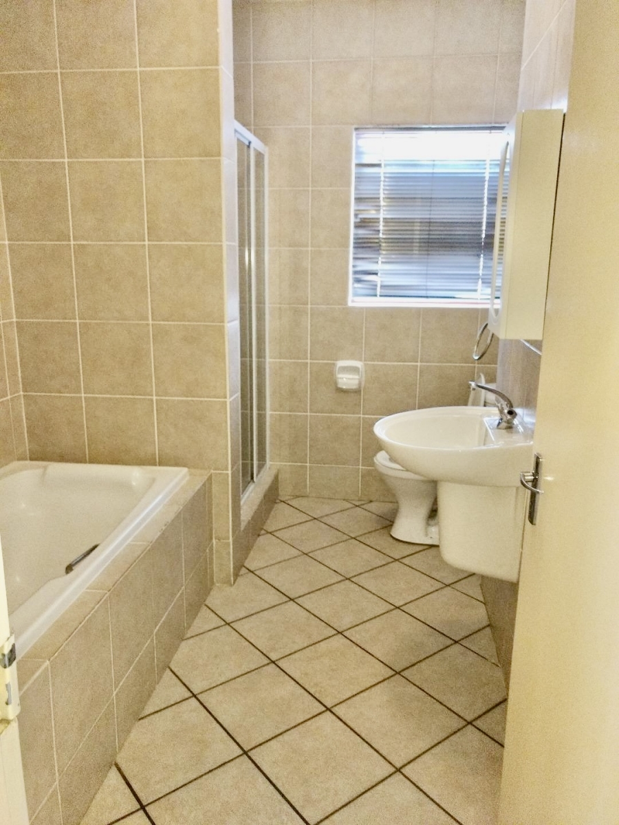 2 Bedroom Property for Sale in Sunninghill Gauteng
