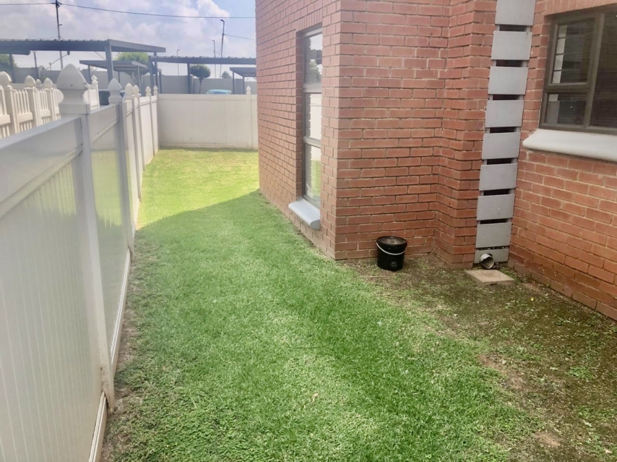 2 Bedroom Property for Sale in Barbeque Downs Gauteng