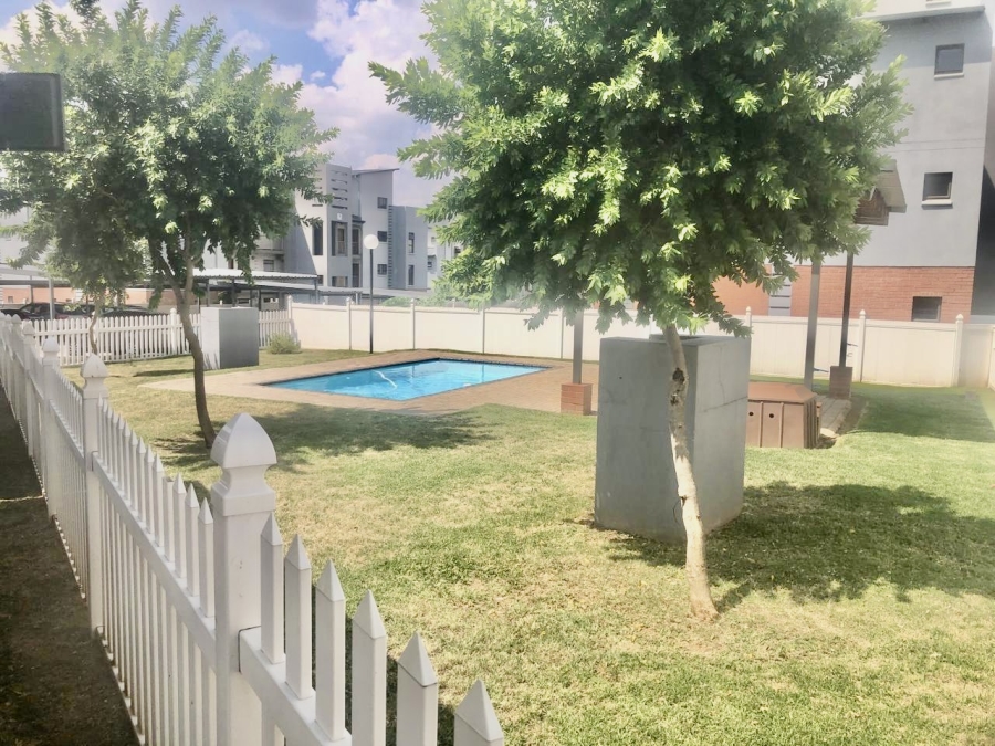 2 Bedroom Property for Sale in Barbeque Downs Gauteng