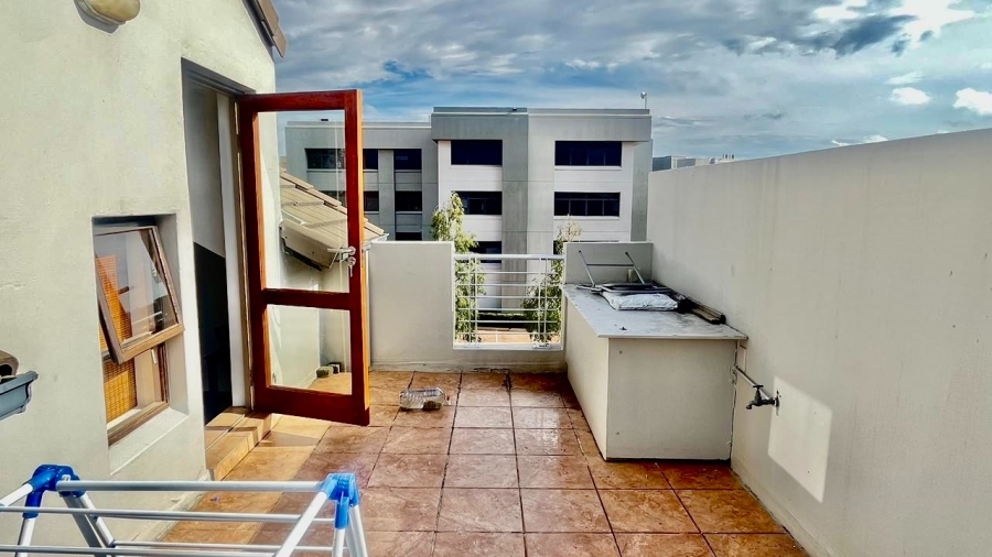 1 Bedroom Property for Sale in Sunninghill Gauteng