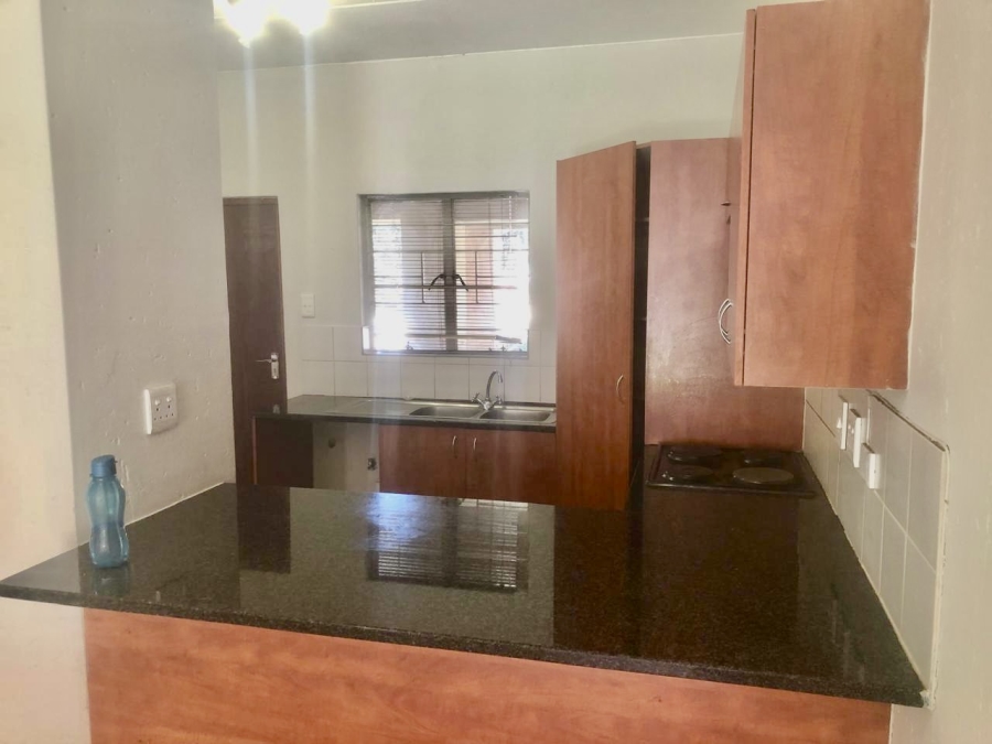 To Let 2 Bedroom Property for Rent in Buccleuch Gauteng