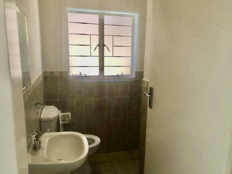 To Let 2 Bedroom Property for Rent in Buccleuch Gauteng