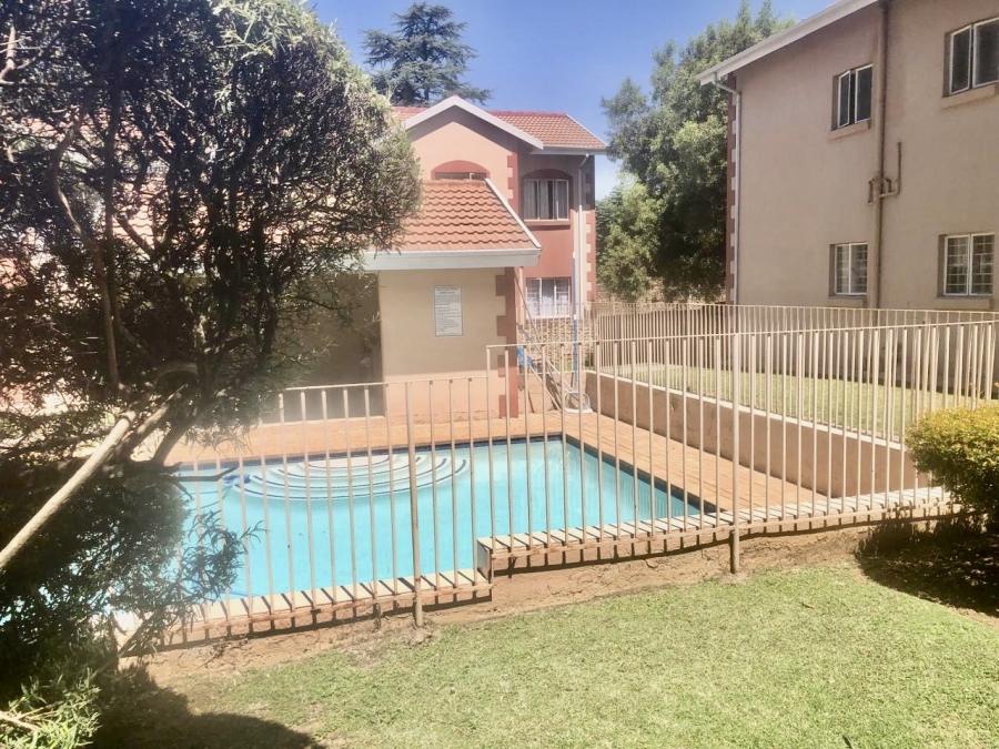 To Let 2 Bedroom Property for Rent in Buccleuch Gauteng