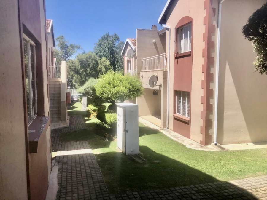 To Let 2 Bedroom Property for Rent in Buccleuch Gauteng