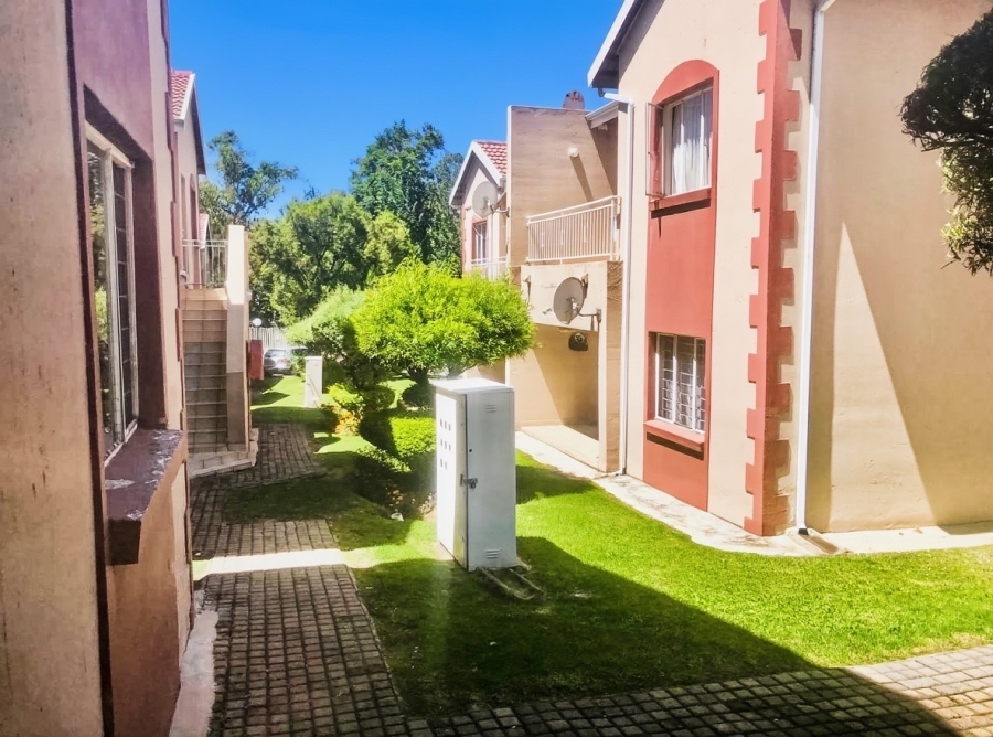 To Let 2 Bedroom Property for Rent in Buccleuch Gauteng