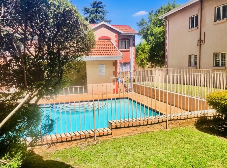To Let 2 Bedroom Property for Rent in Buccleuch Gauteng