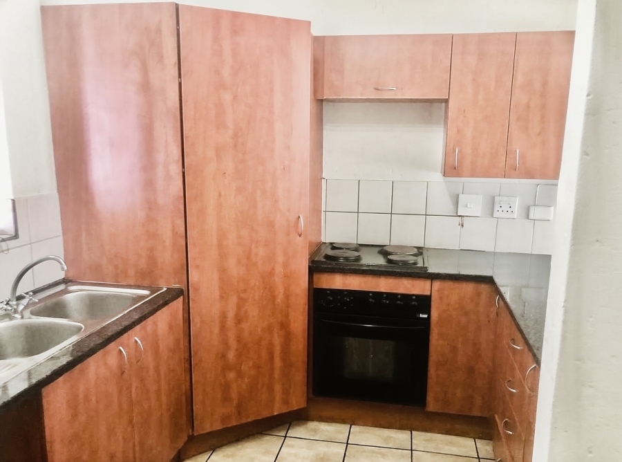 To Let 2 Bedroom Property for Rent in Buccleuch Gauteng