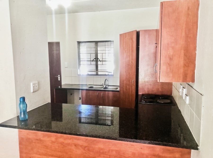To Let 2 Bedroom Property for Rent in Buccleuch Gauteng