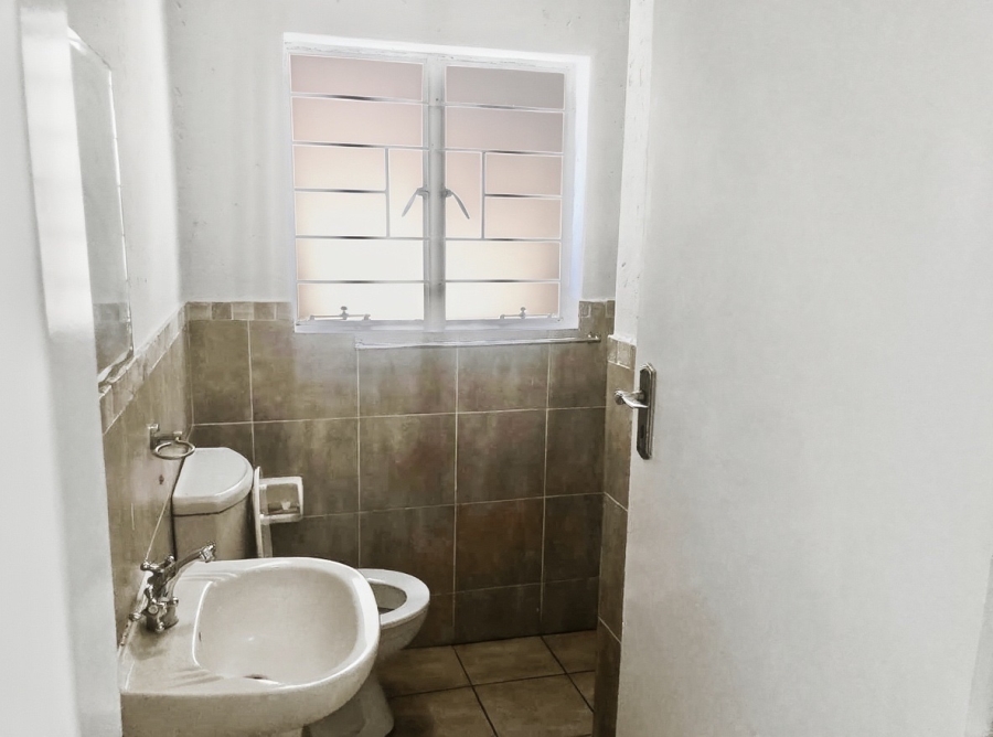 To Let 2 Bedroom Property for Rent in Buccleuch Gauteng