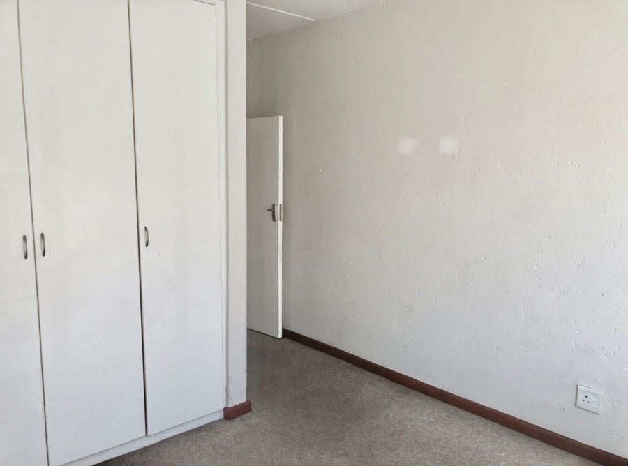To Let 2 Bedroom Property for Rent in Buccleuch Gauteng