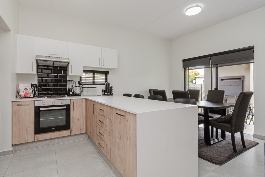 To Let 3 Bedroom Property for Rent in Fourways Gauteng