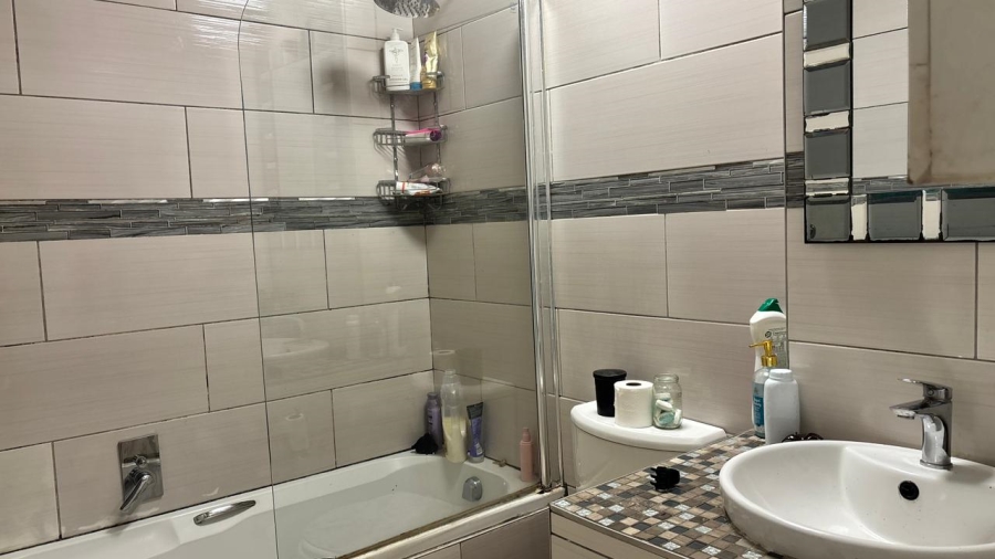 2 Bedroom Property for Sale in Ridgeway Gauteng