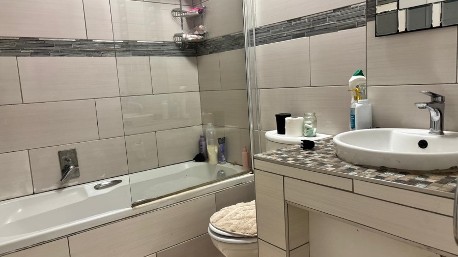 2 Bedroom Property for Sale in Ridgeway Gauteng