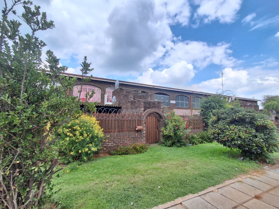 2 Bedroom Property for Sale in Meyerton Central Gauteng