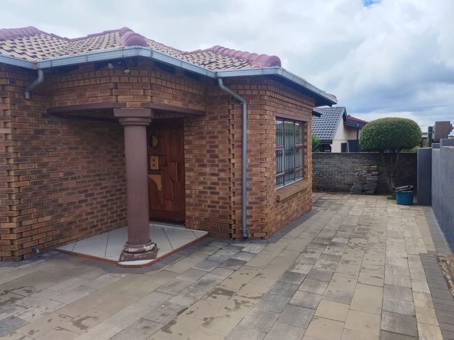 To Let 3 Bedroom Property for Rent in Hospital View Gauteng