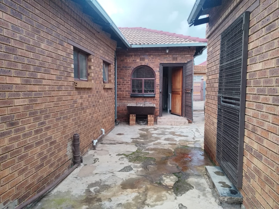 To Let 3 Bedroom Property for Rent in Hospital View Gauteng