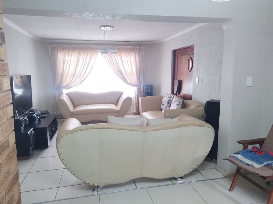 To Let 3 Bedroom Property for Rent in Hospital View Gauteng