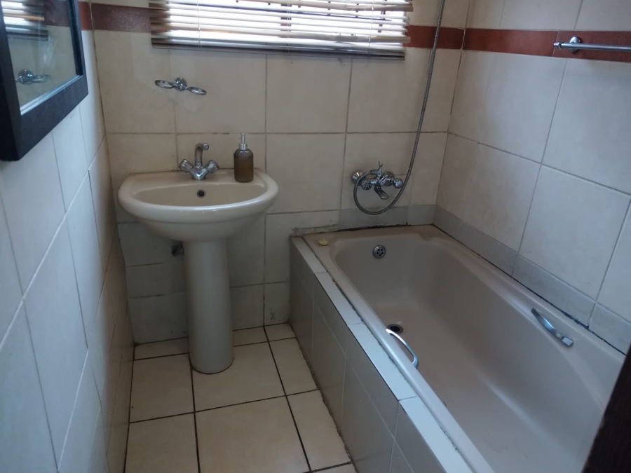 To Let 3 Bedroom Property for Rent in Hospital View Gauteng