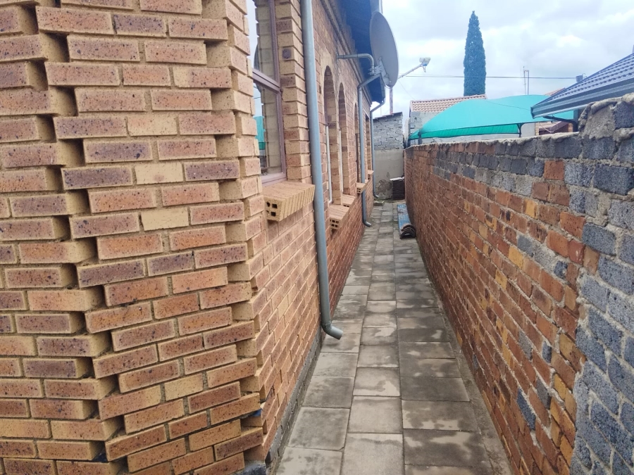 To Let 3 Bedroom Property for Rent in Hospital View Gauteng