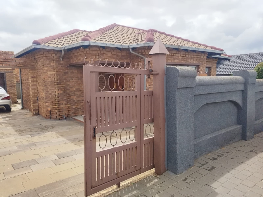 To Let 3 Bedroom Property for Rent in Hospital View Gauteng