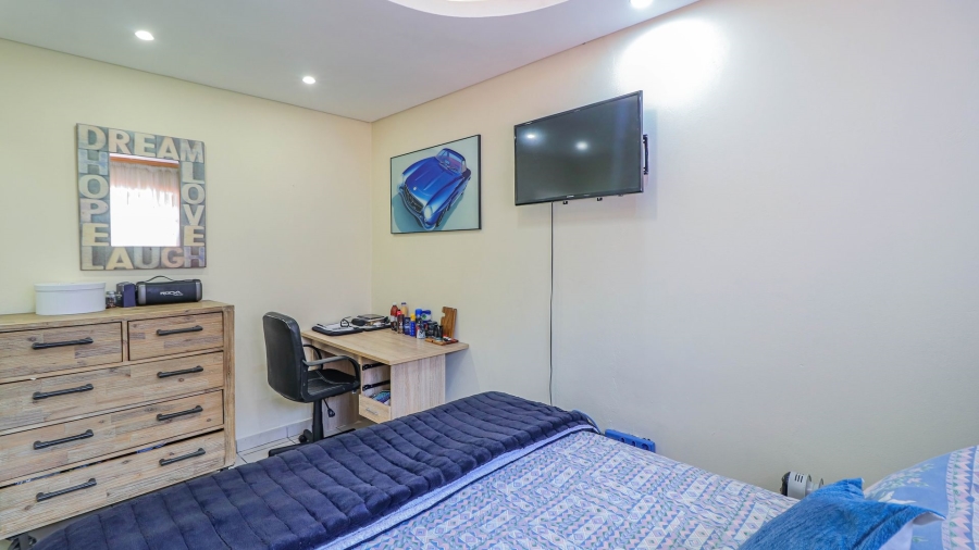 4 Bedroom Property for Sale in Savoy Estate Gauteng