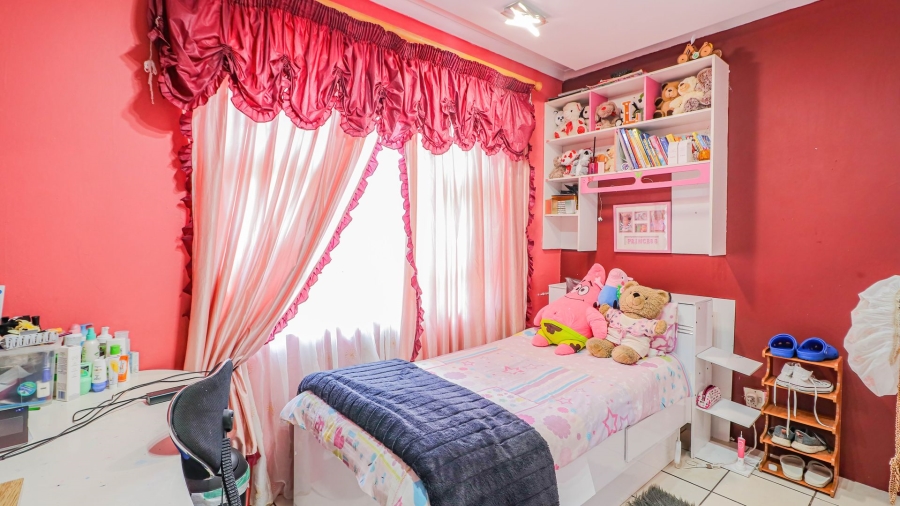 4 Bedroom Property for Sale in Savoy Estate Gauteng